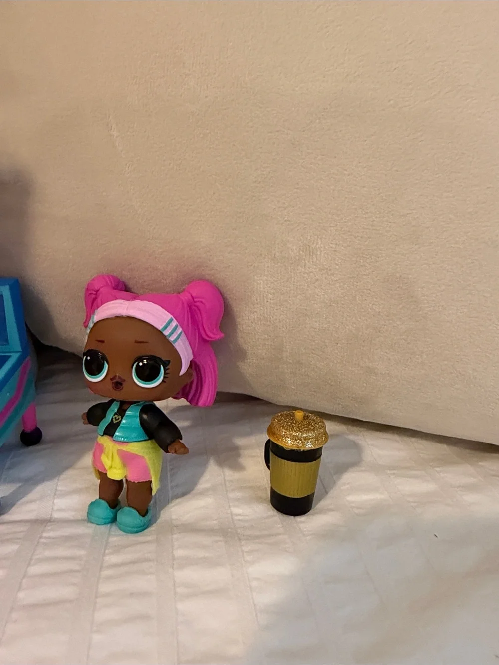 L.O.L. Surprise! Pink Doll Playset with Arcade Machine, Prize Crane & Coffee Cup